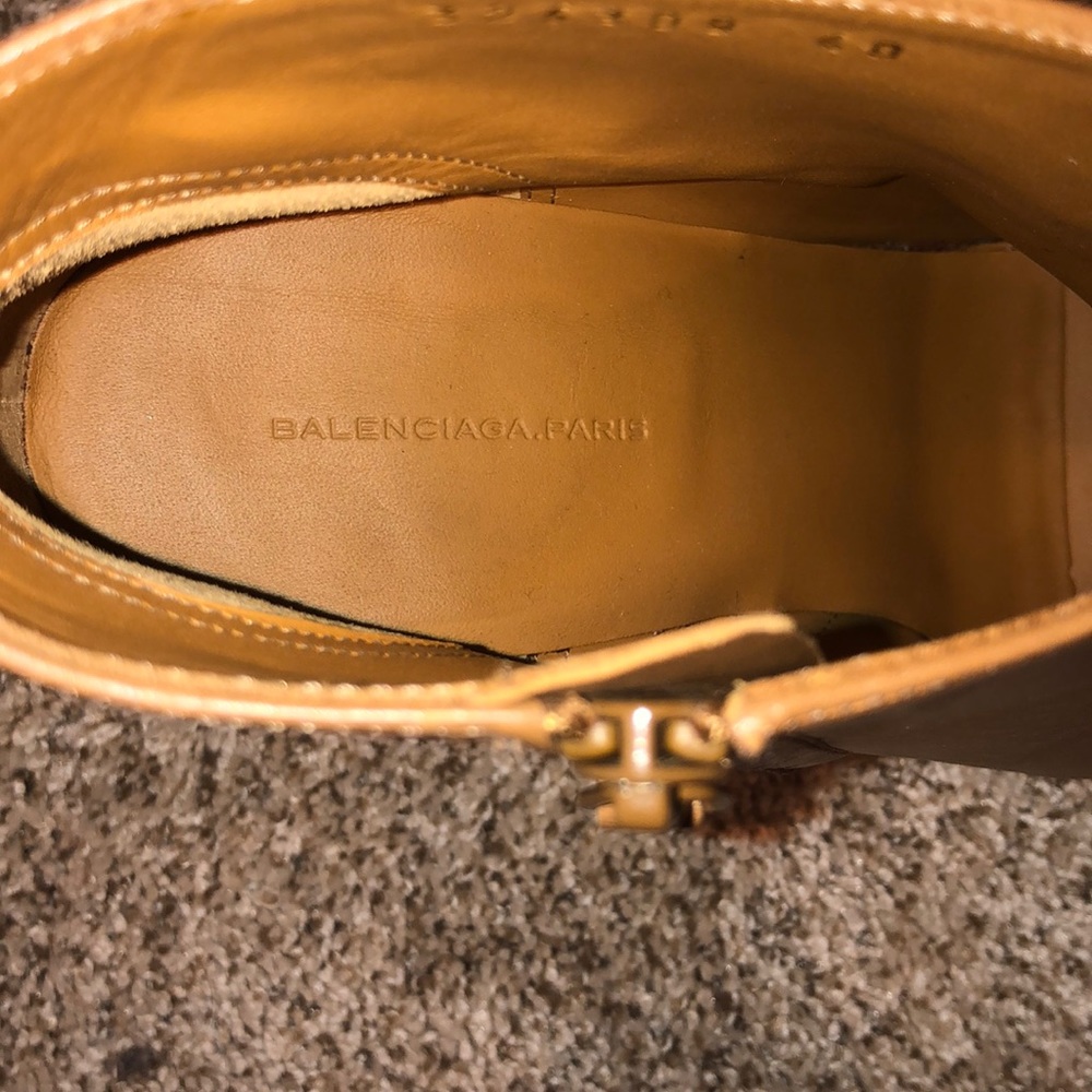 Beige leather Balenciaga booties - Picture 2 of 8